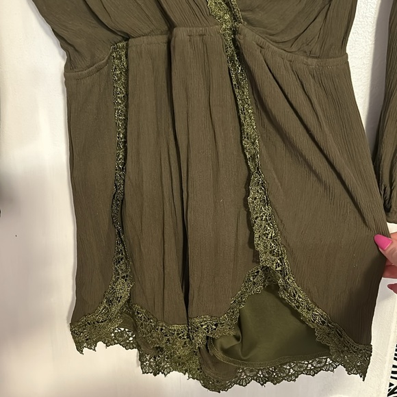 Green long sleeve romper - Picture 3 of 3